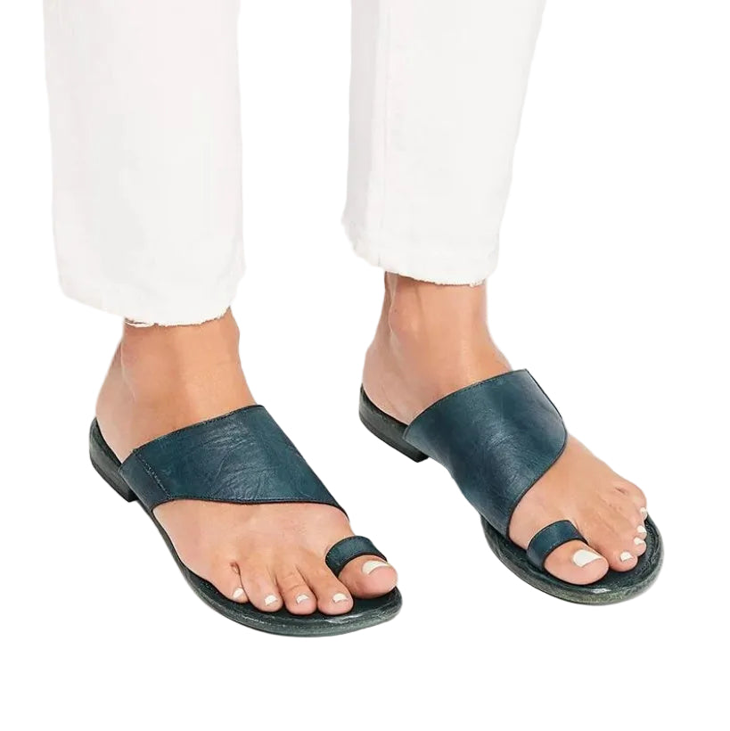 Cutout slip-on slipper