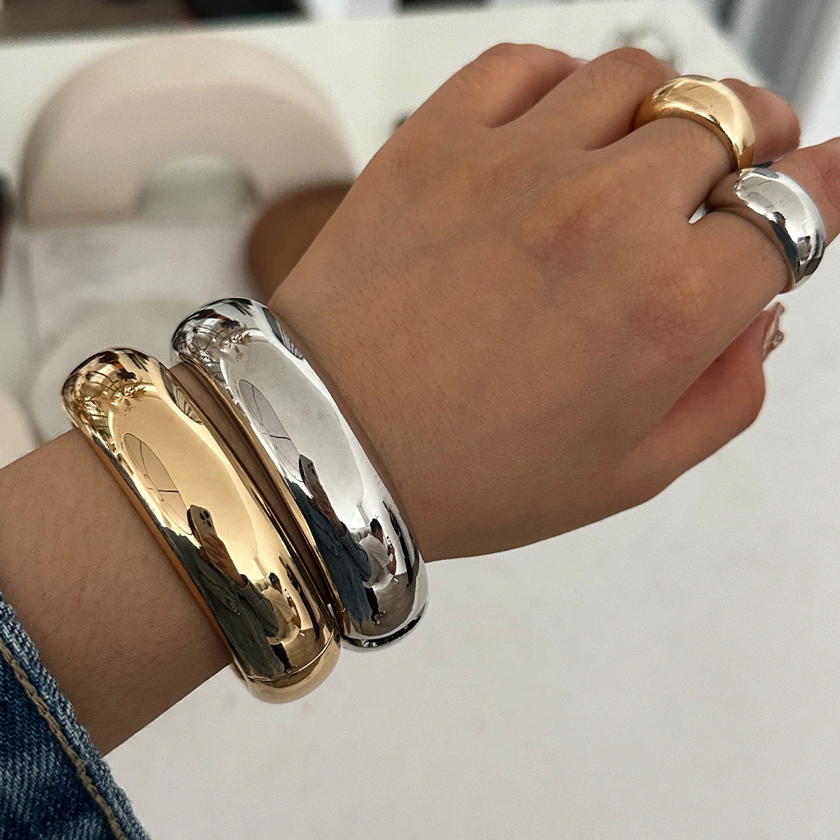 Curved Smooth Surface, Spring Bracelet Irregular