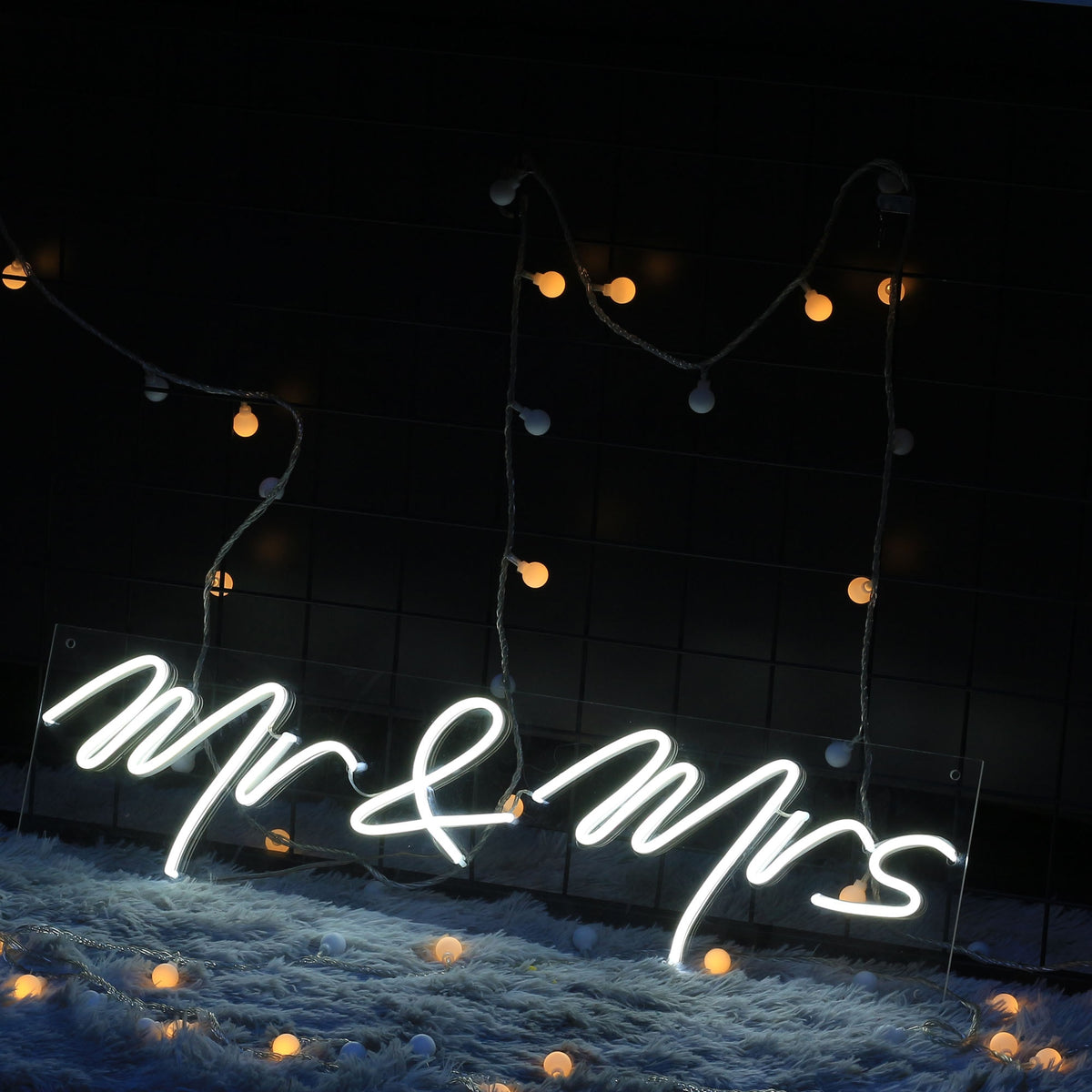 Neon Sign mr&mrs