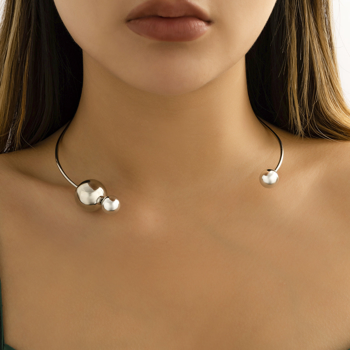 Simple Asymmetrical Pearl Collar