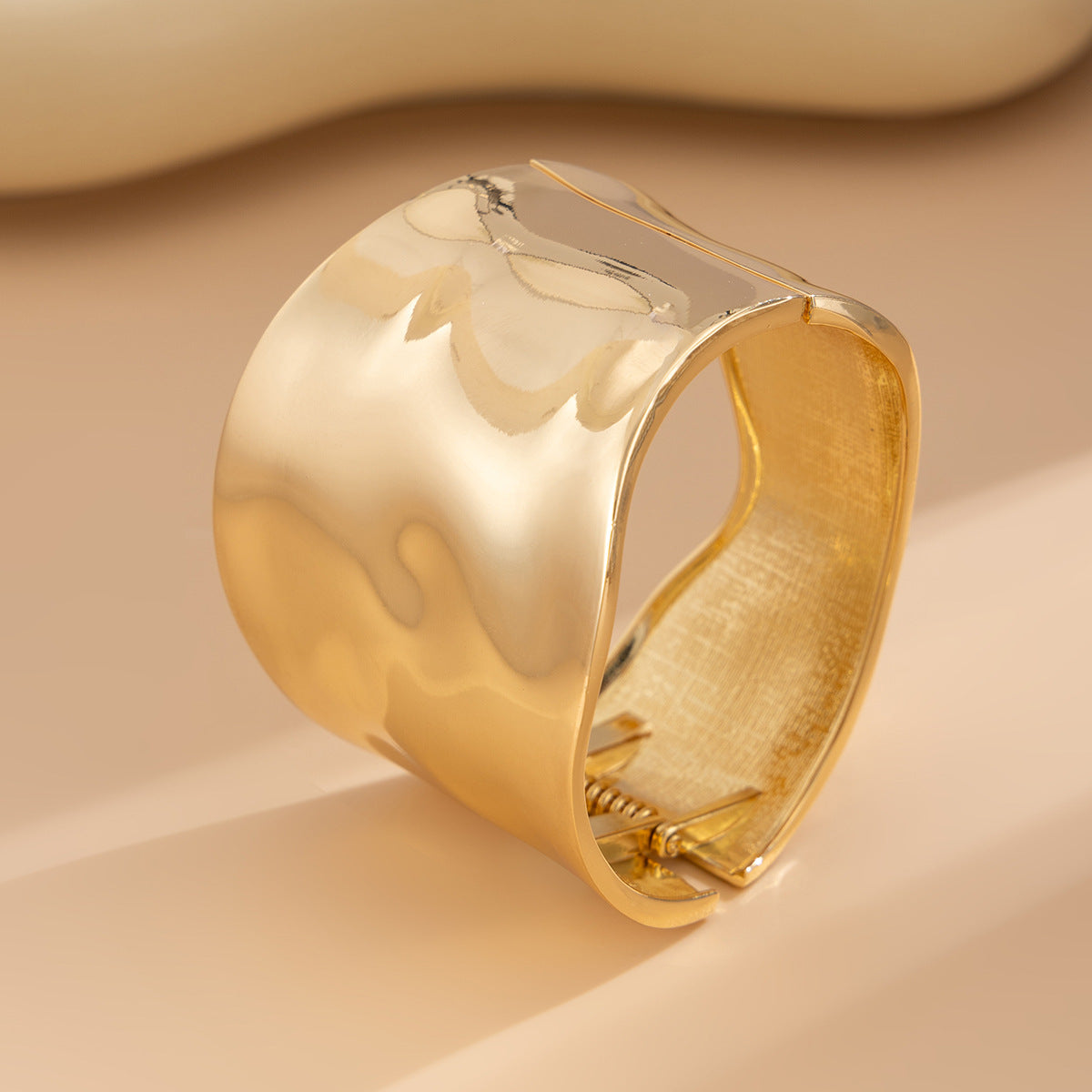 Curved Smooth Surface, Spring Bracelet Irregular