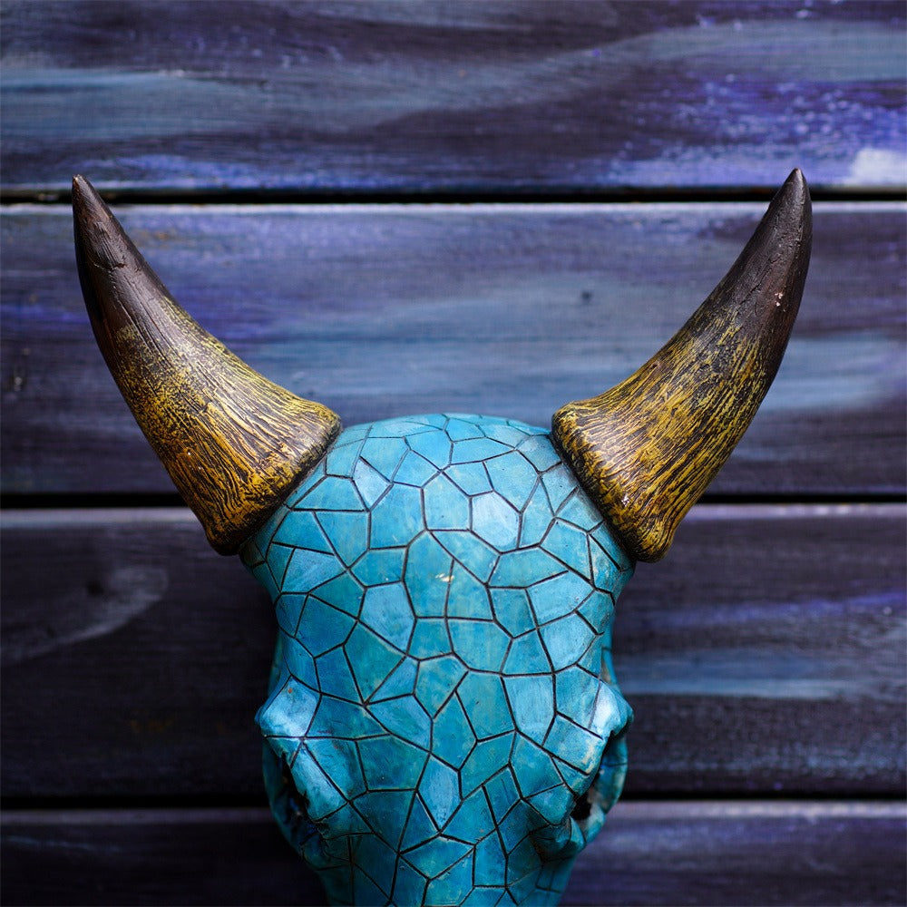 Wall ornaments with pointed cow head bone